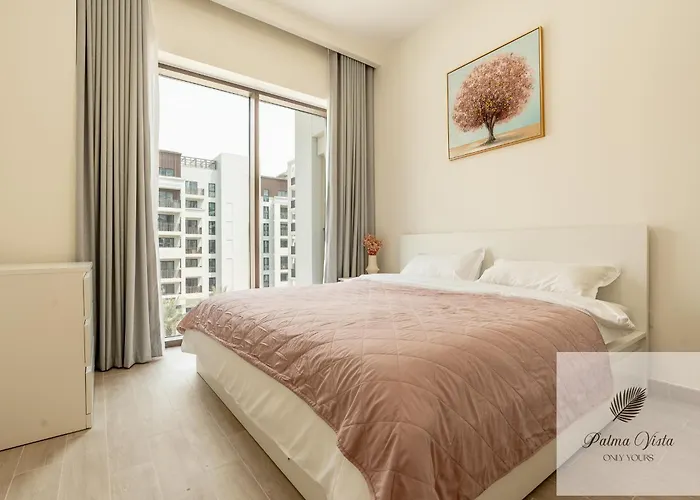 2 Bedroom Modern Corner Unit At Dch