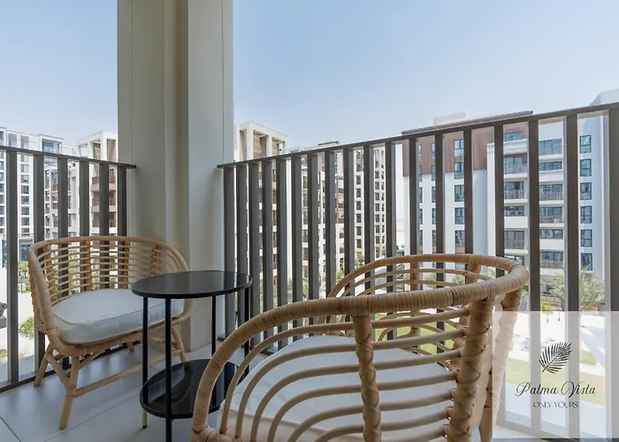 2 Bedroom Modern Corner Unit At Dch