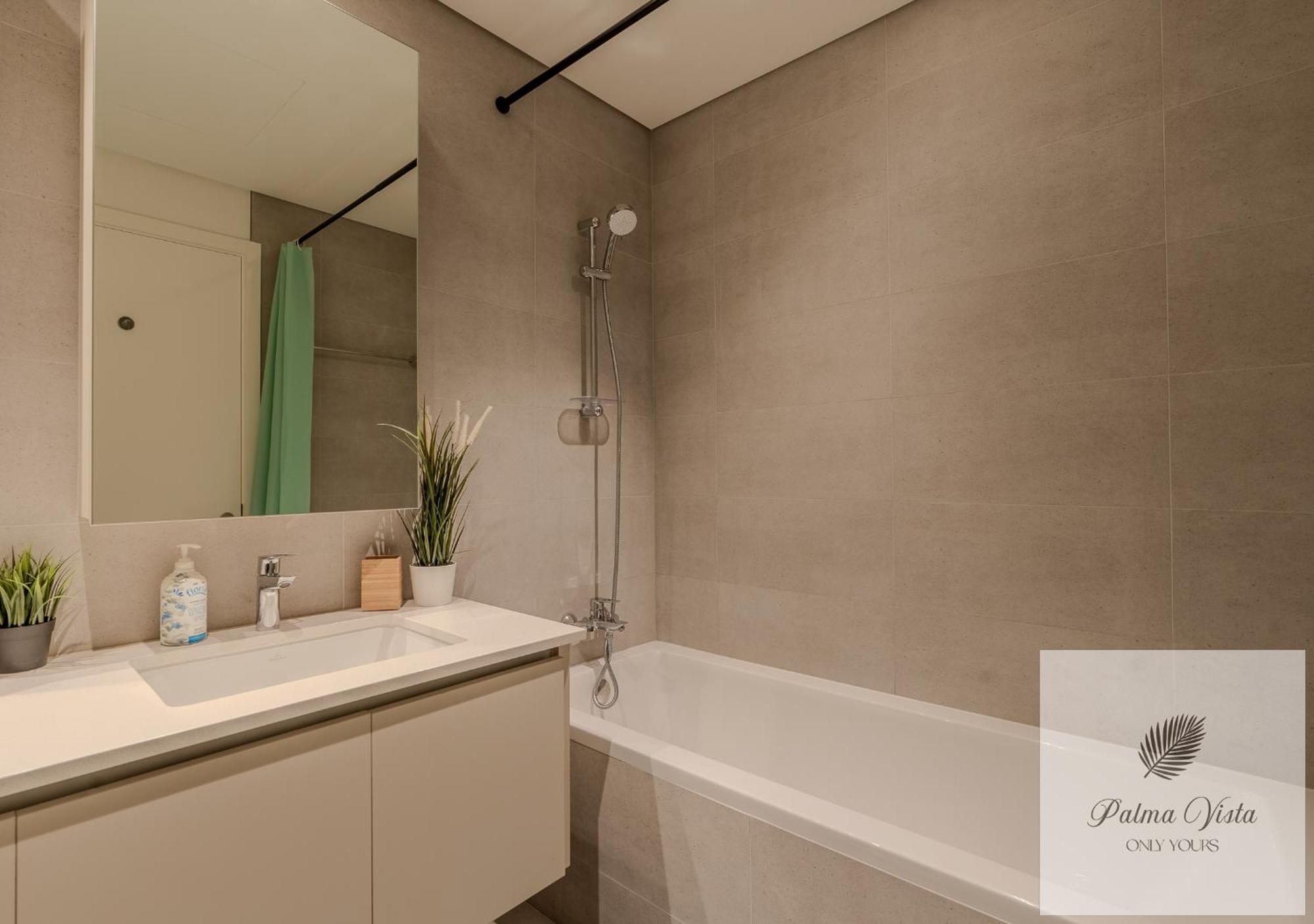 2 Bedroom Modern Corner Unit At Dch Apartment