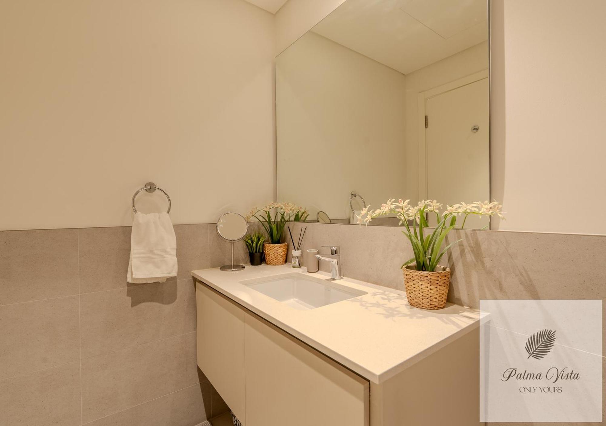 2 Bedroom Modern Corner Unit At Dch * Dubaï