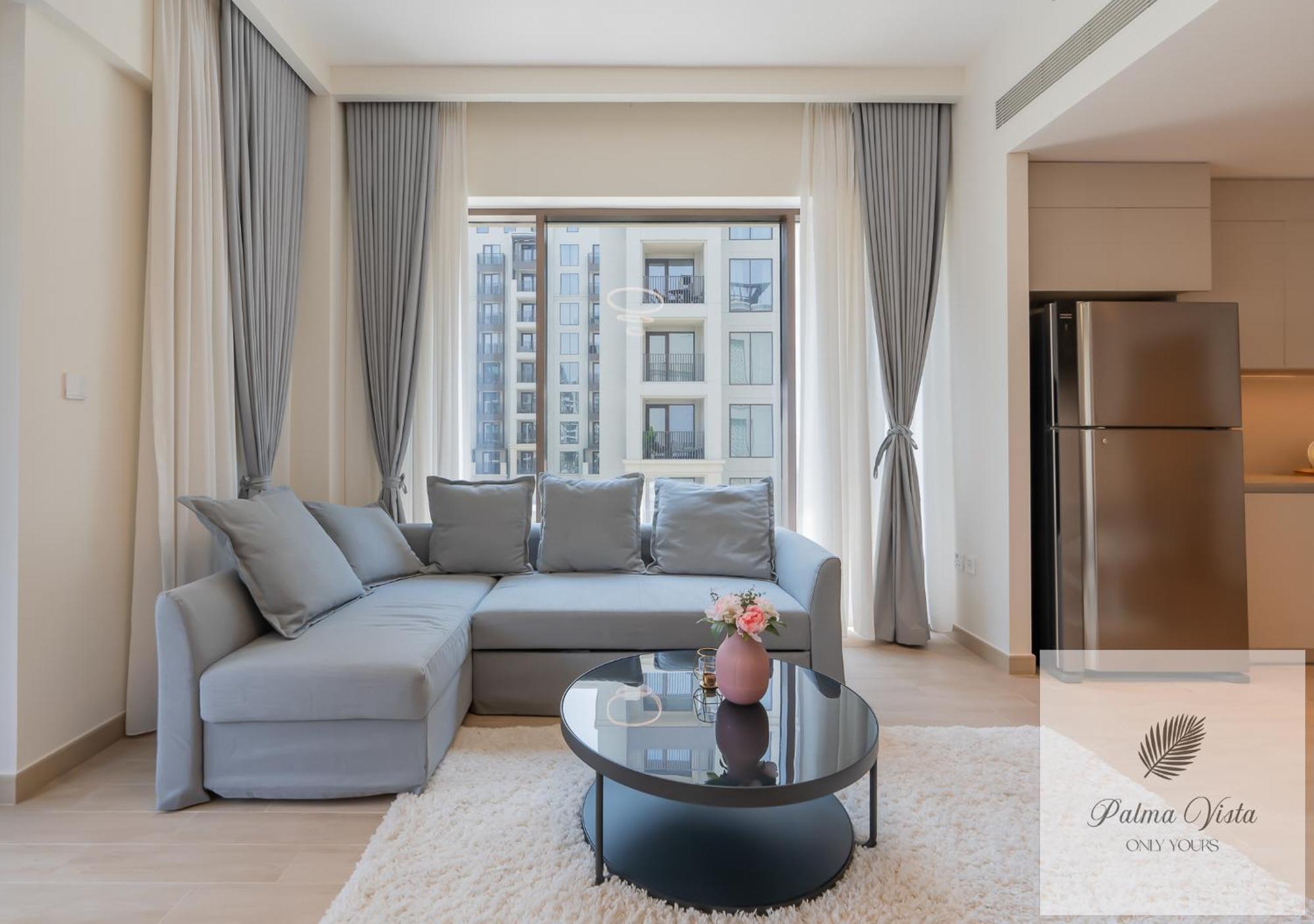 Apartment 2 Bedroom Modern Corner Unit At Dch *