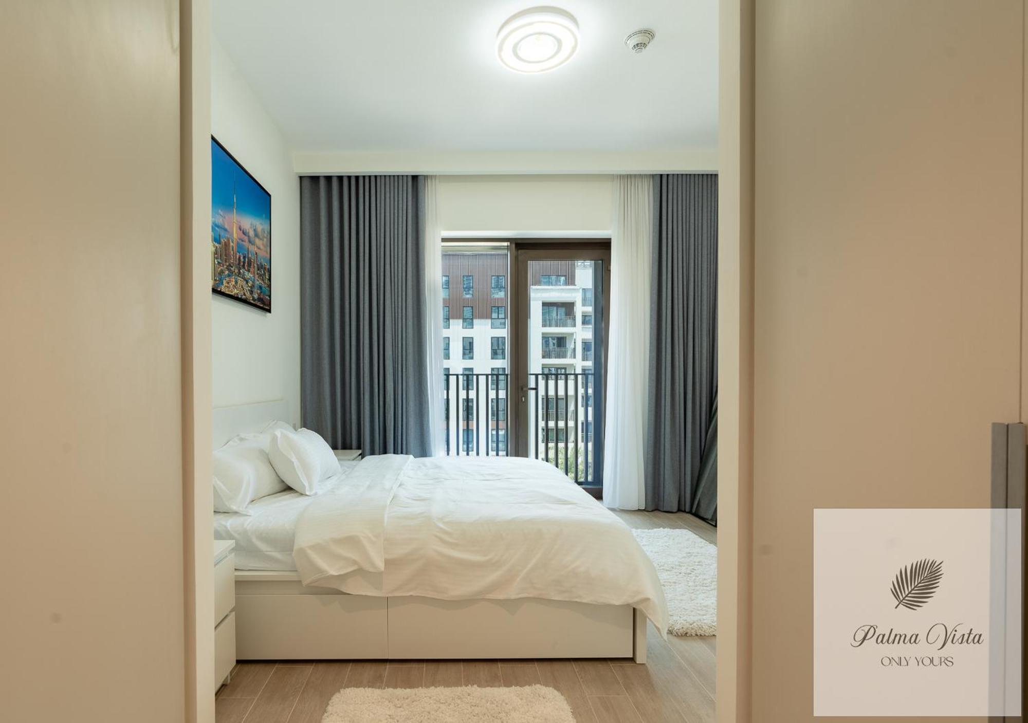2 Bedroom Modern Corner Unit At Dch *