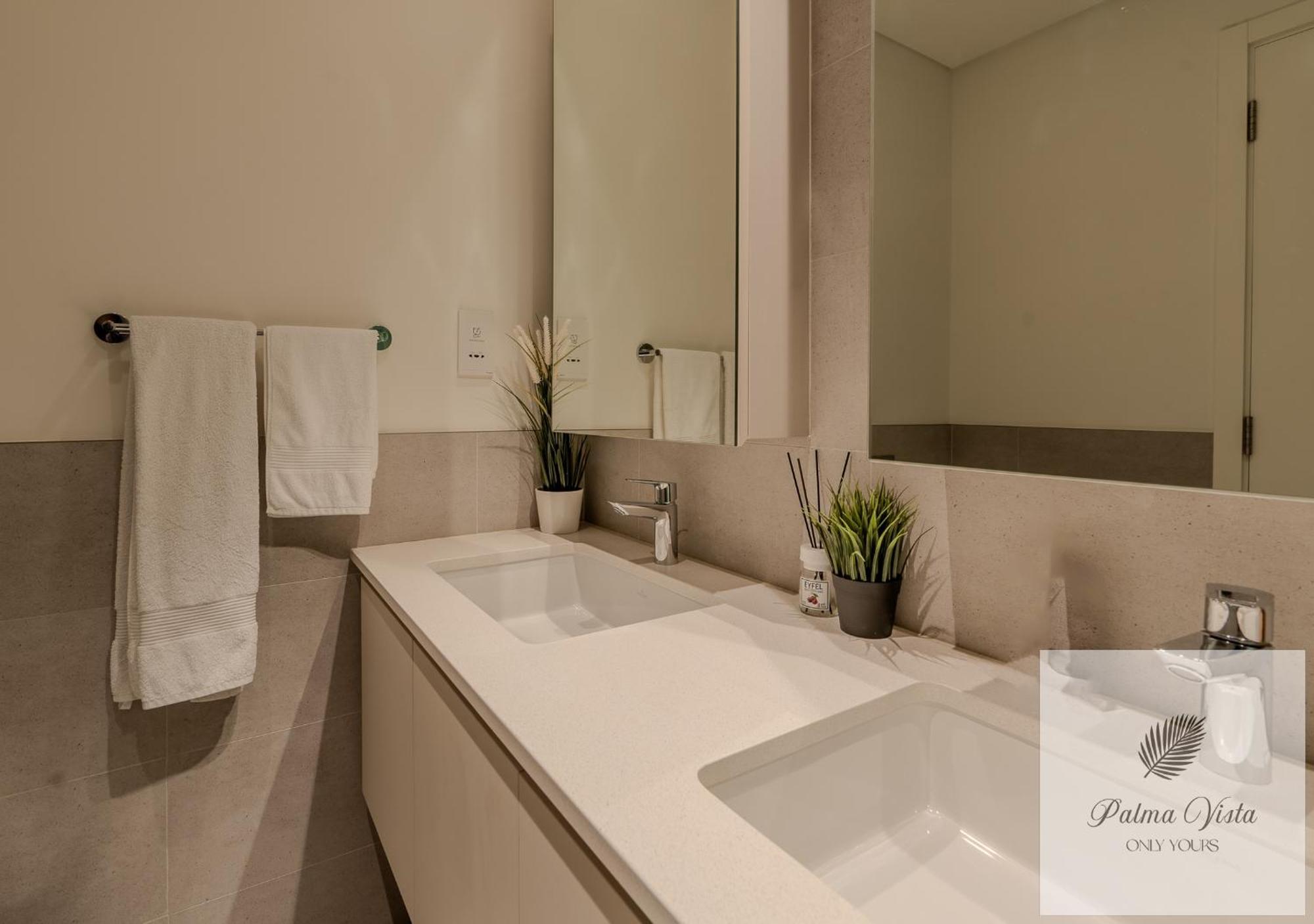2 Bedroom Modern Corner Unit At Dch Dubai