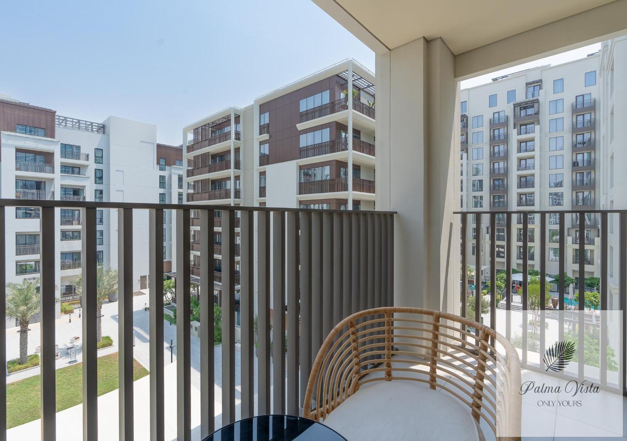 2 Bedroom Modern Corner Unit At Dch